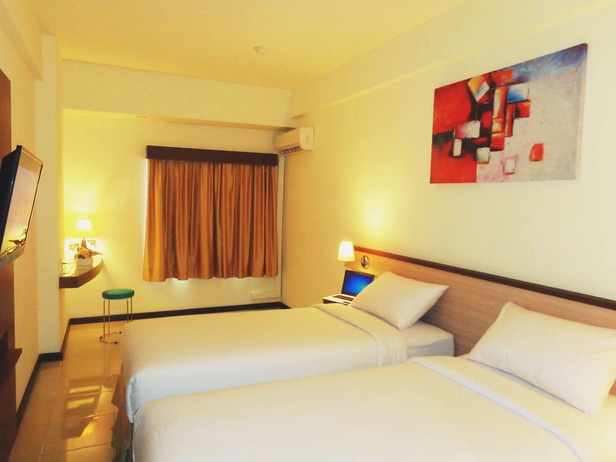 Everyday Smart Hotel - Malang Exterior foto
